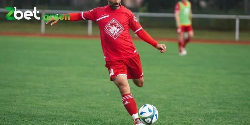 CF hay còn được gọi là tiền đạo cắm